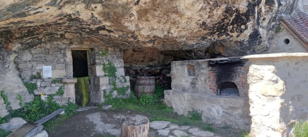 Cave et four